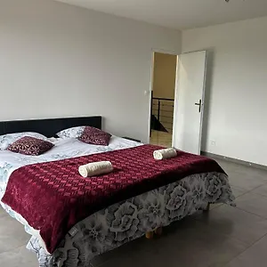 magnifique-villa-avec-piscine-beaujolais.hotels-rhonealpes.com/